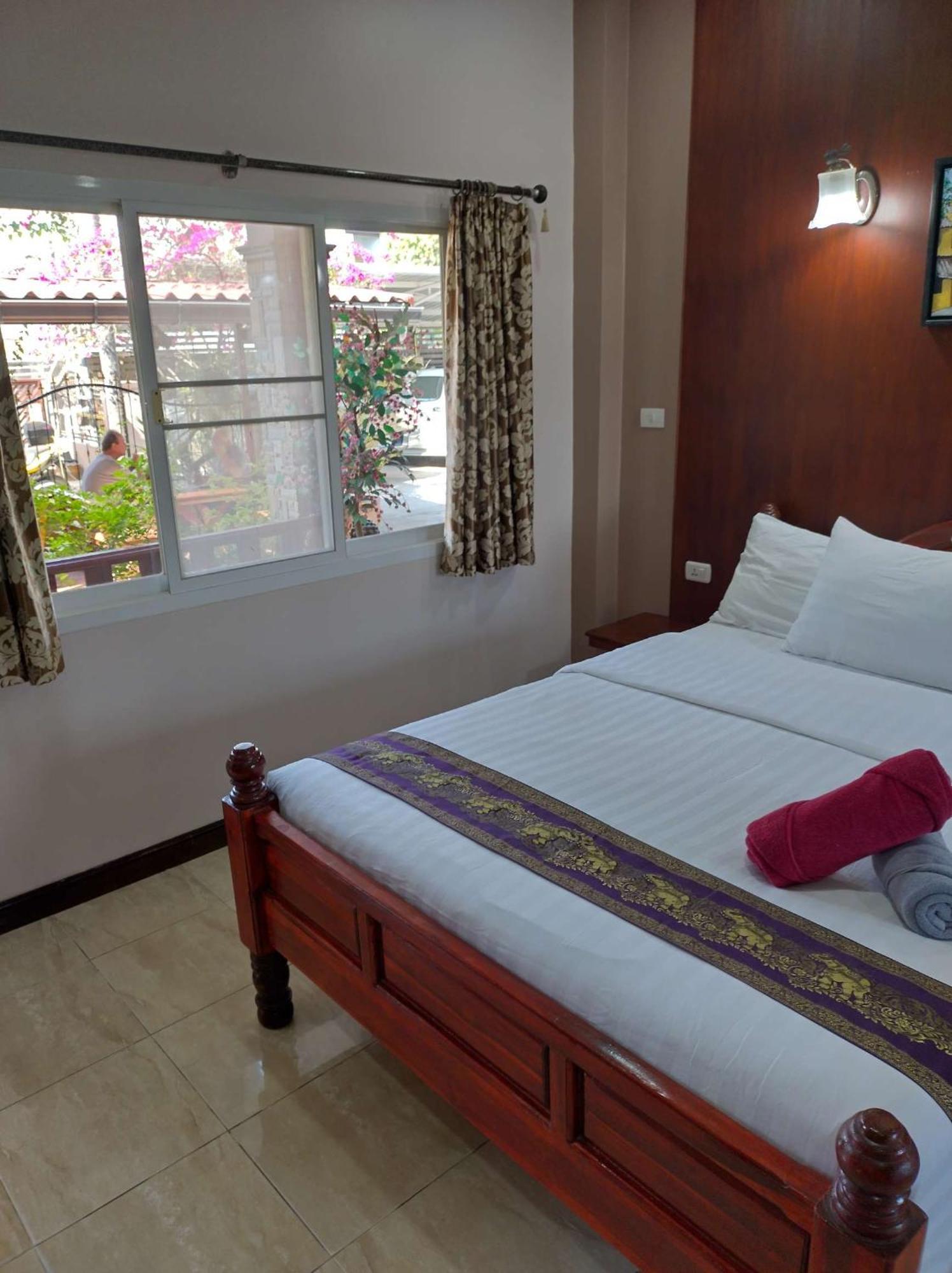 Mai Thai Guest House Кхон Каен Екстериор снимка